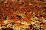 Пицца с колбасой и грибами
