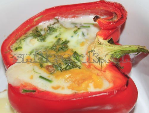 перец, запеченный с сыром и яйцом перец, запеченный с сыром и яйцом