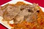 Тушеные говяжьи ребрышки в остром соусе