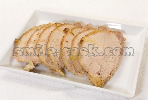 Свинина, запеченная с чесноком