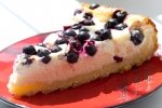 Пирог с творогом и черной смородиной