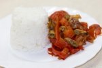 Морской коктейль, тушенный с овощами