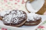 Шоколадное печенье с кокосовым кремом