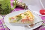 Киш с красной рыбой, брокколи и камамбером